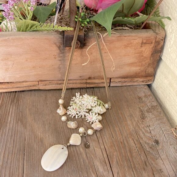 💍BUNDLE OF TWO IRIDESCENT SHELL & BEAD NECKLACES. Good Pre-Loved Condition. - Picture 5 of 7